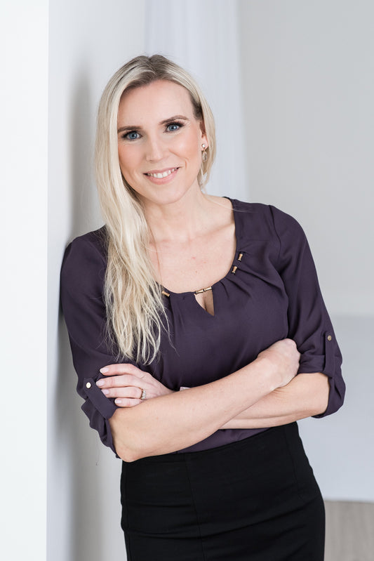 There’s Nothing Wrong With You: A Real Conversation About Women’s Sexual Desire with Sex Therapist Dr. Carolin Klein