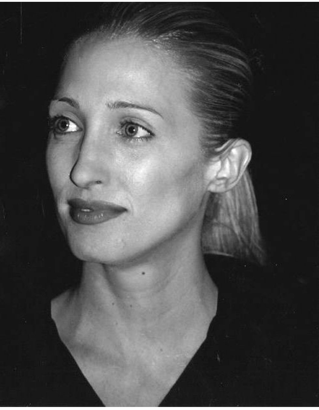 The Carolyn Reset: Why Her 90's Minimalist Makeup Feels Modern
